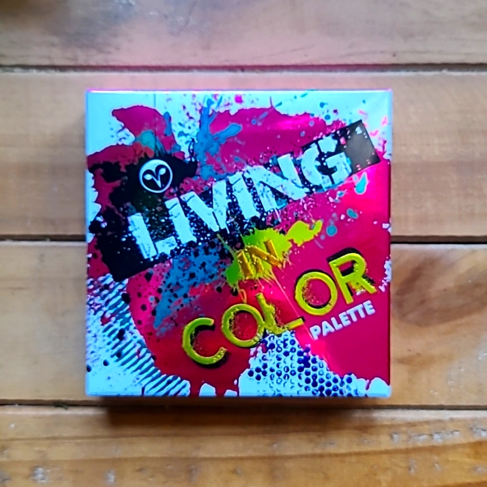 Hank & Henry Living in Color Eye Shadow Pallete